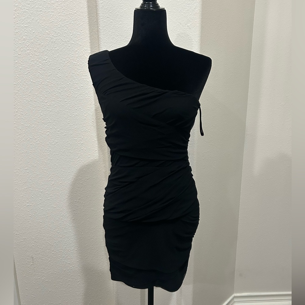 Chic Black One-Shoulder Dress